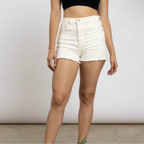 Levi's Ribcage Off White Shorts - Picture 1 of 6